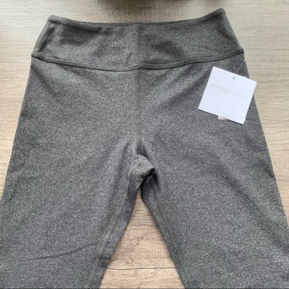 BEYOND YOGA Heather Gather Legging size M - Picture 2 of 3